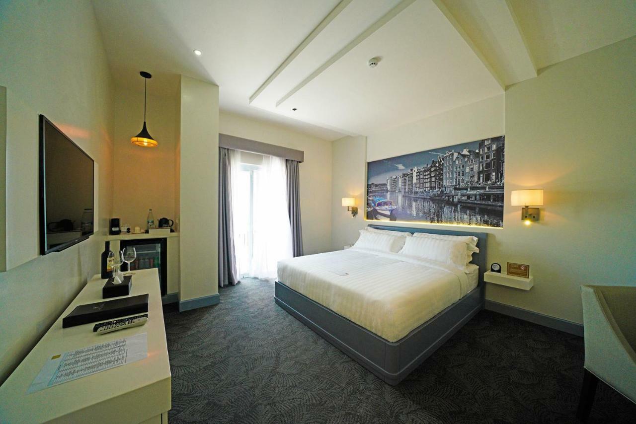 Hotel Carlito Tagaytay Тагайтай Экстерьер фото
