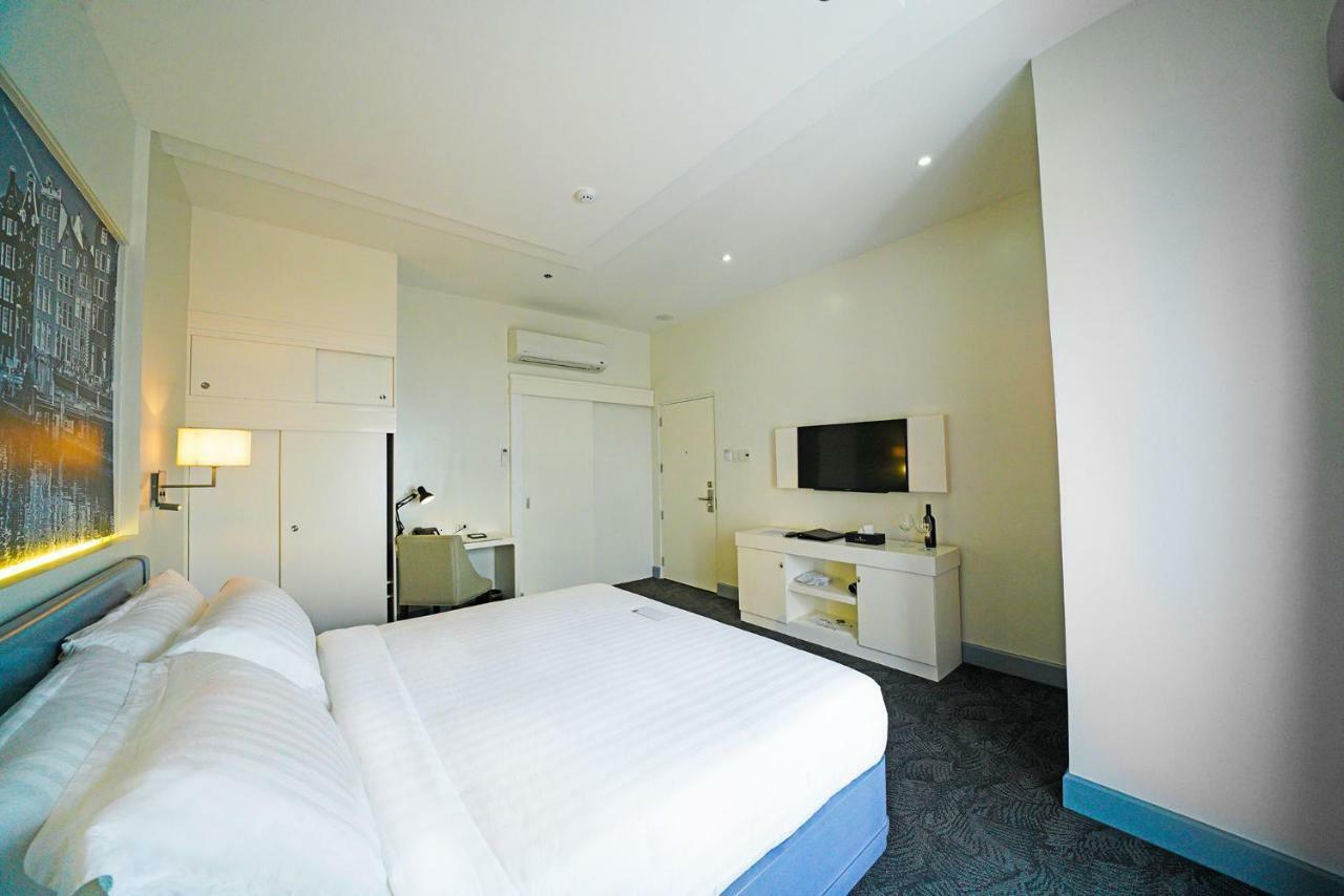 Hotel Carlito Tagaytay Тагайтай Экстерьер фото